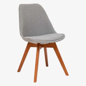 Vue de trois-quarts de la chaise JAYA